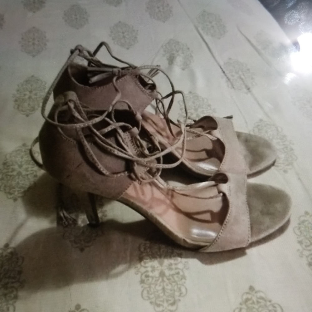 Heels - Picture 2 of 3